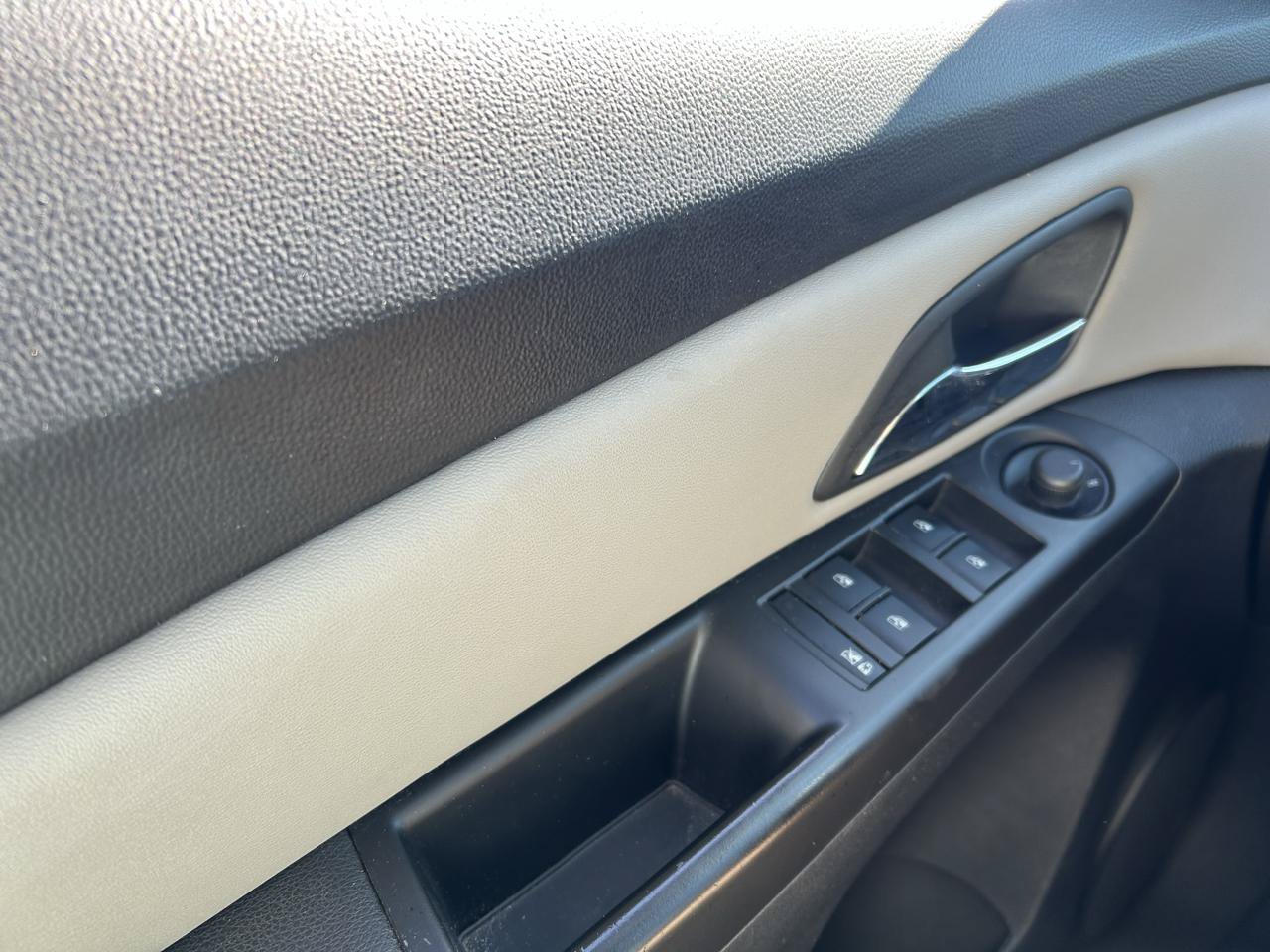 Used 2012 Chevrolet Cruze LS FWD image 24