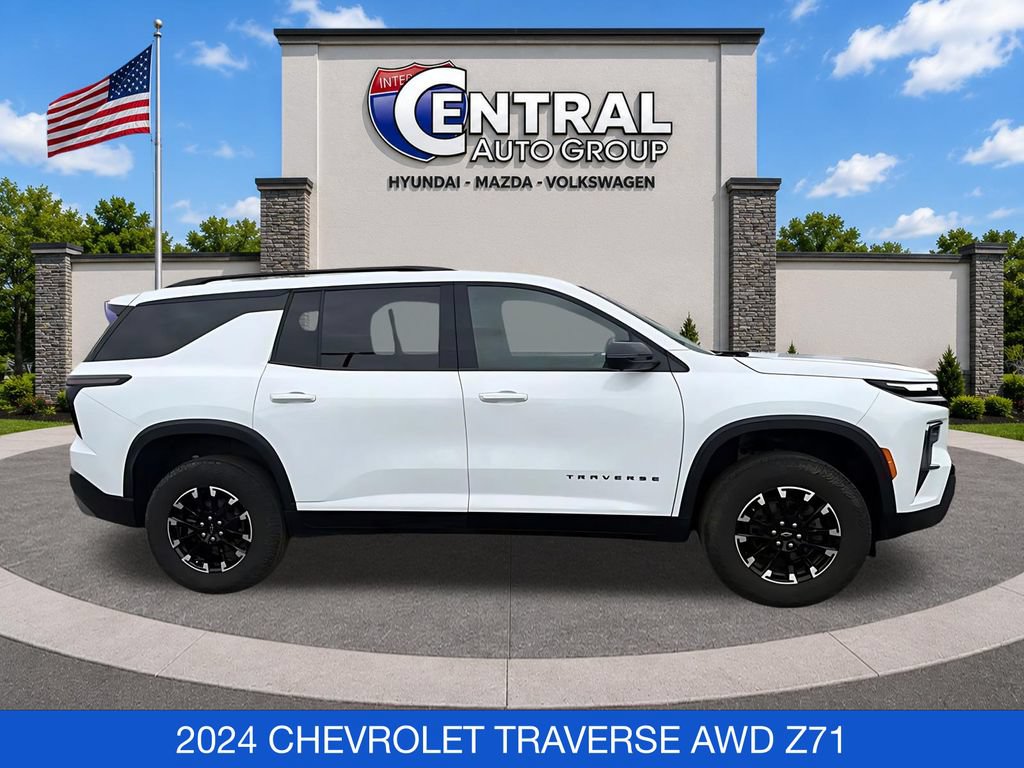 Used 2024 Chevrolet Traverse Z71 AWD/4WD image 11
