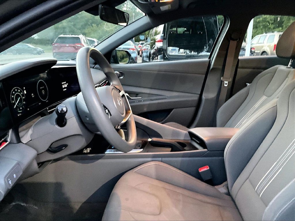 Used 2024 Hyundai Elantra SEL FWD image 4