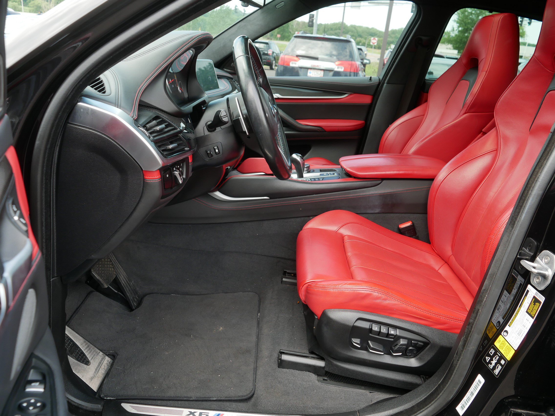 Used 2017 BMW X6 M AWD/4WD image 12