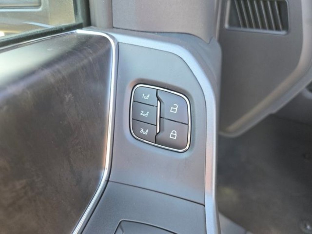 New 2025 Ford F350 Lariat w/ Lariat Ultimate Package image 16