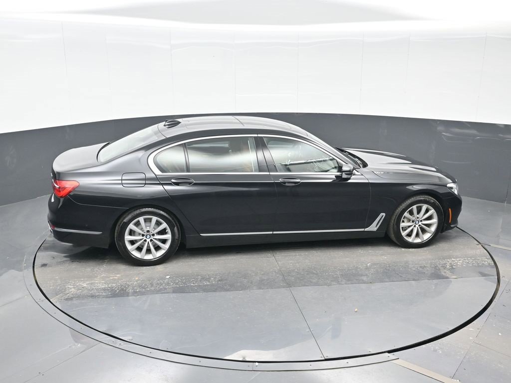 Used 2017 BMW 750i xDrive image 21