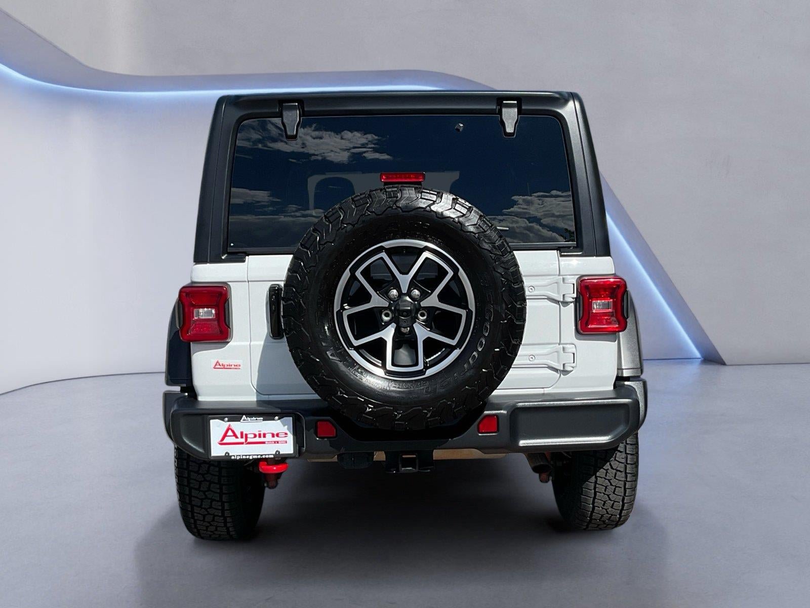 Used 2025 Jeep Wrangler Unlimited Rubicon AWD/4WD image 4