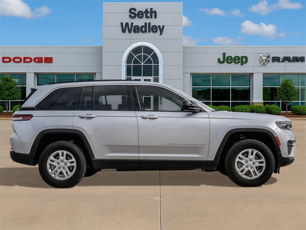 Used 2025 Jeep Grand Cherokee Laredo w/ Luxury Tech Group I image 8