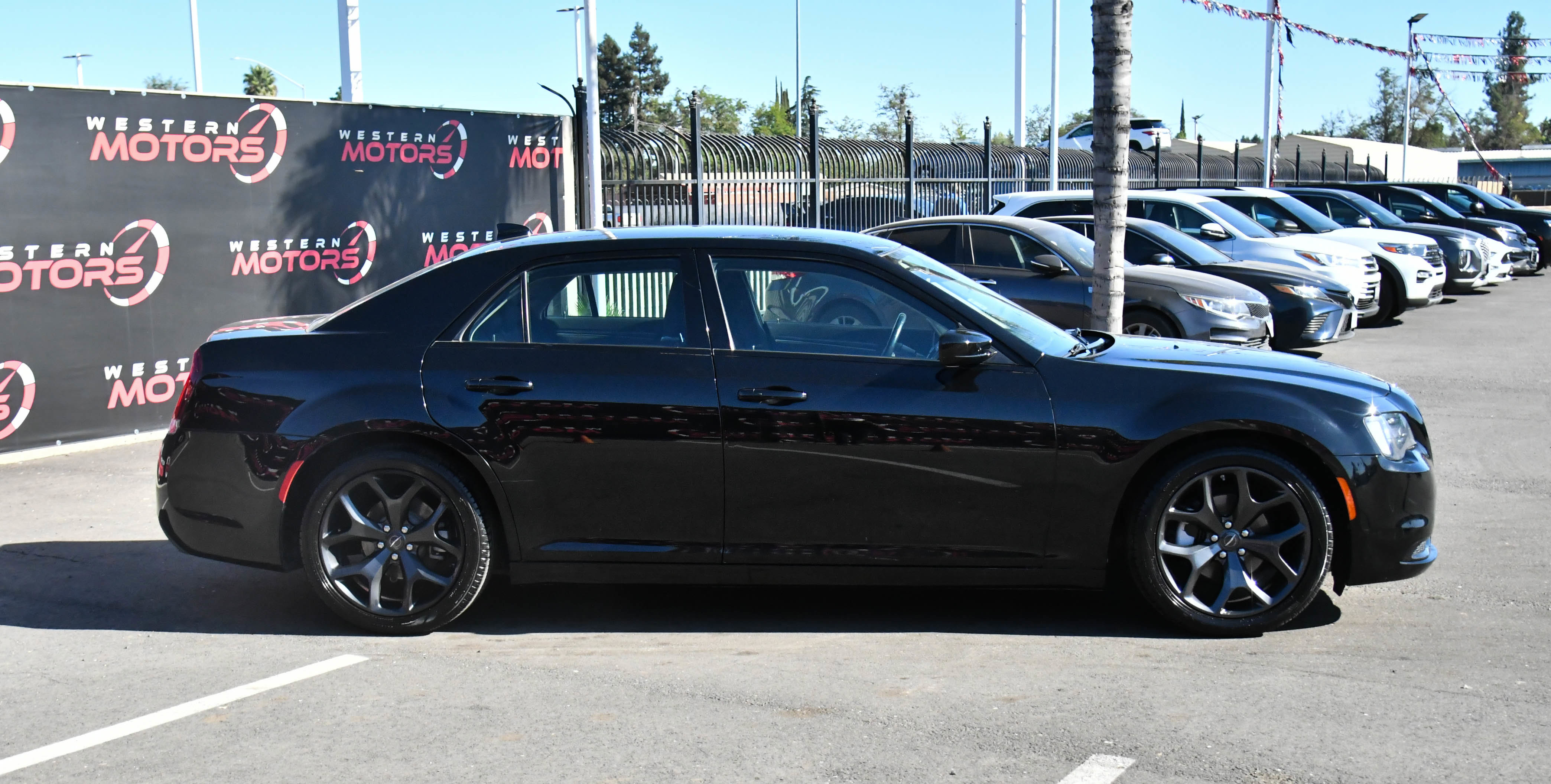 Used 2022 Chrysler 300 Touring w/ Sport Appearance Package image 9