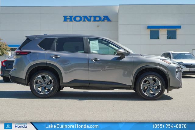 Used 2024 Nissan Rogue SV FWD image 6