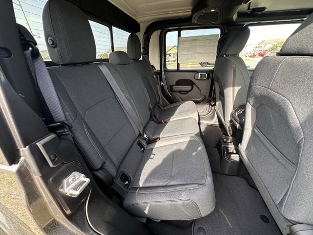 New 2025 Jeep Gladiator Sport image 12