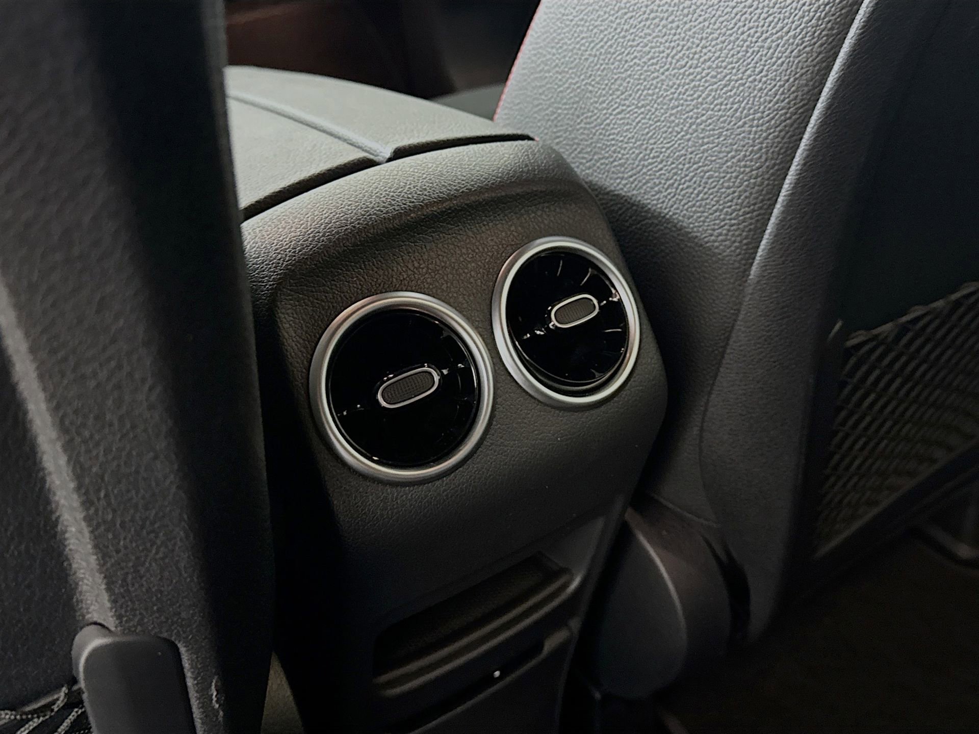 Used 2025 Mercedes-Benz GLB 250 image 25