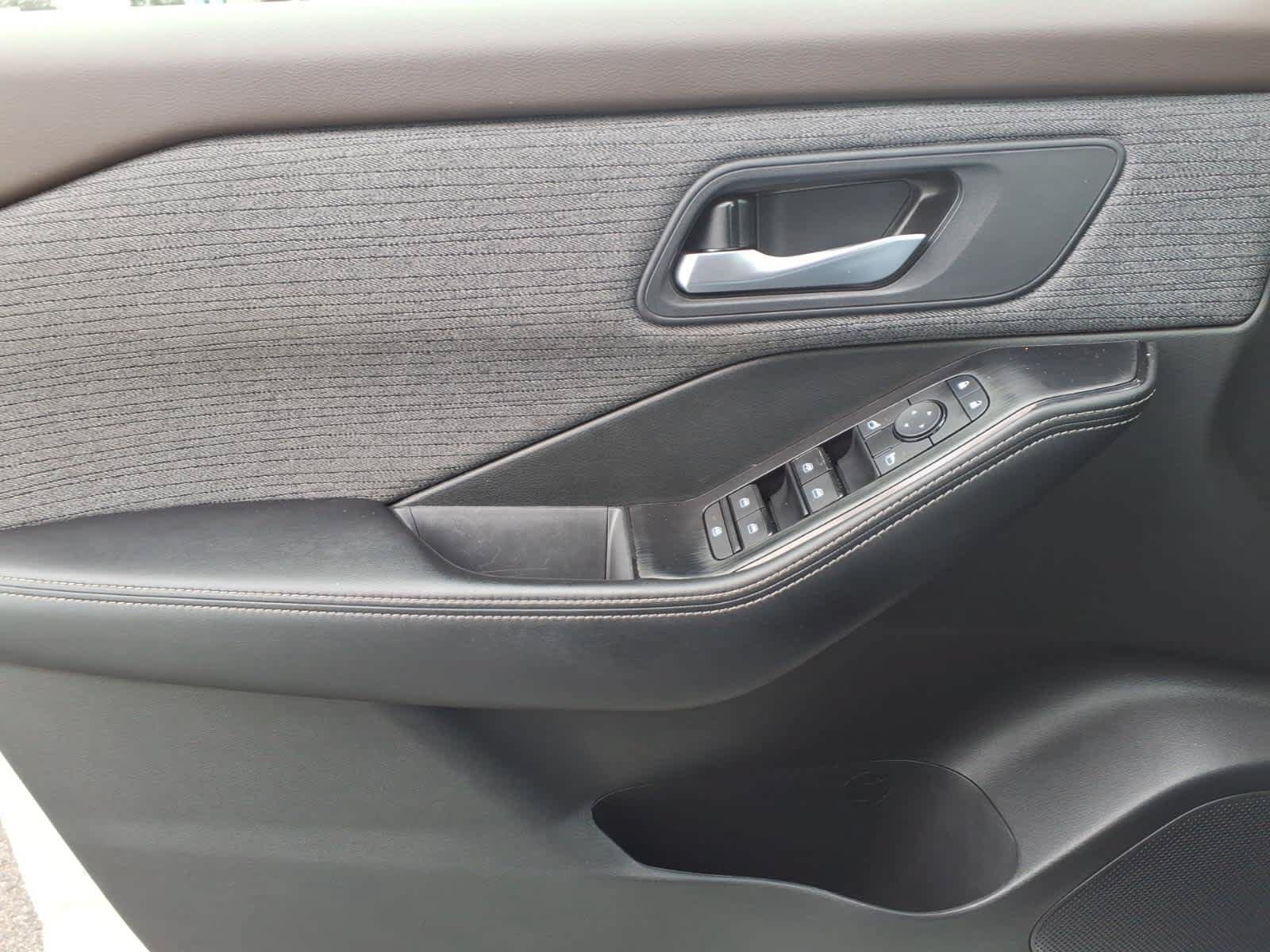 Certified 2023 Nissan Rogue SV AWD/4WD image 16