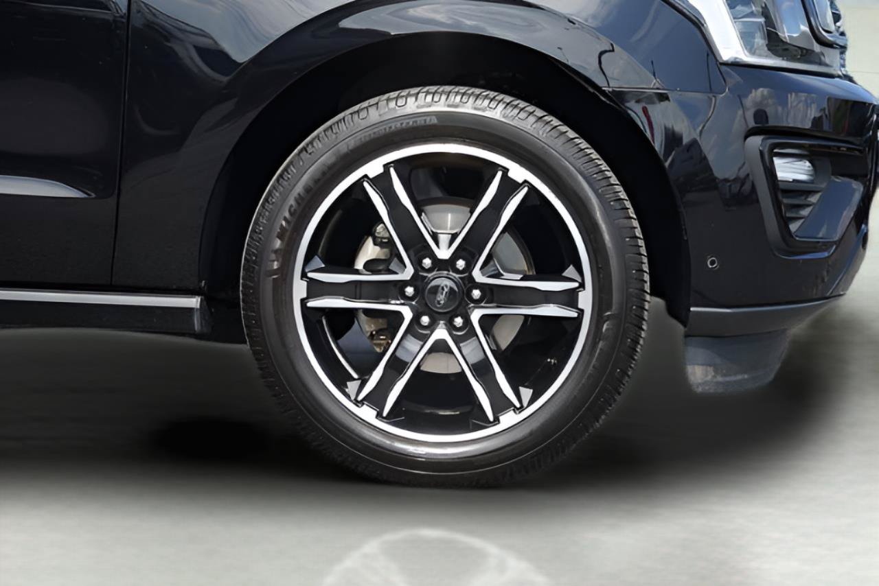 Certified 2021 Ford Expedition Limited AWD/4WD image 4