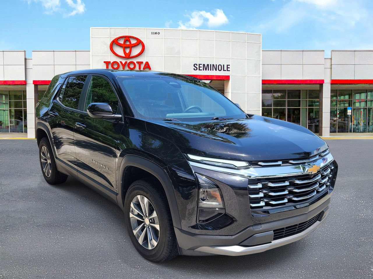 Used 2026 Chevrolet Equinox LT FWD image 2