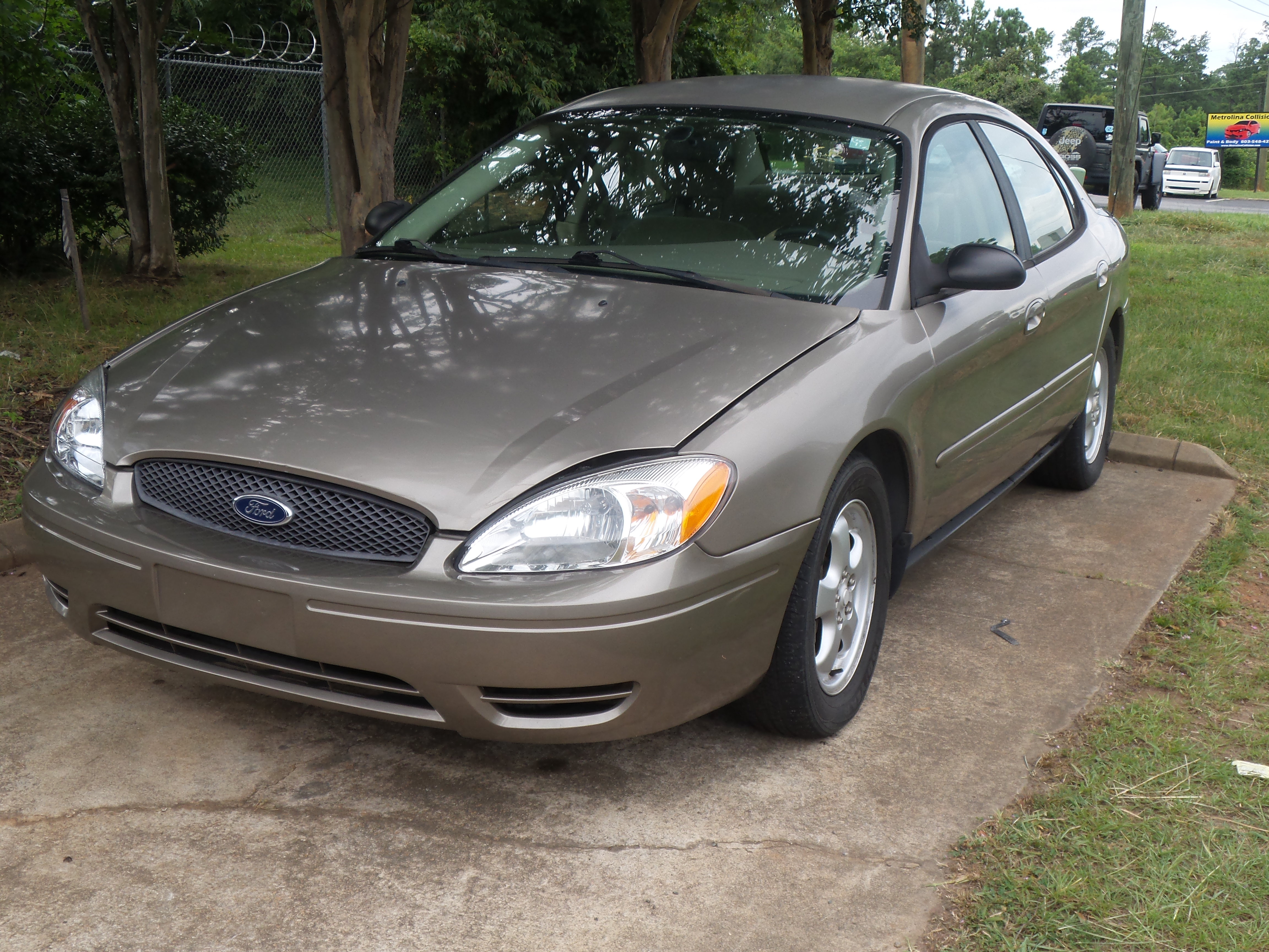 Used 2006 Ford Taurus SE FWD image 5
