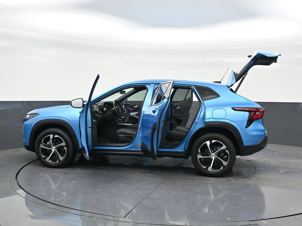 Used 2025 Chevrolet Trax RS FWD image 29
