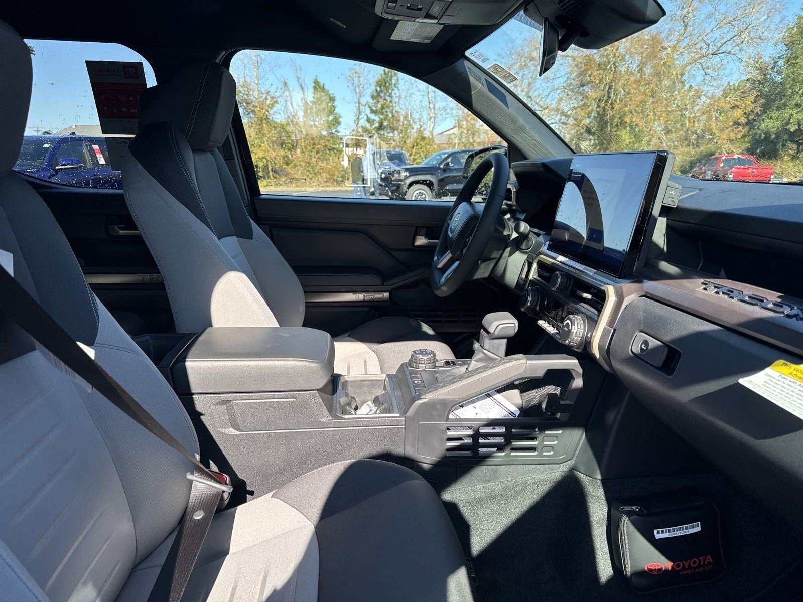 Used 2024 Toyota Tacoma TRD Off-Road image 32