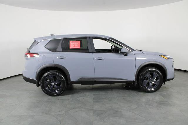 Certified 2026 Nissan Rogue SV FWD image 12