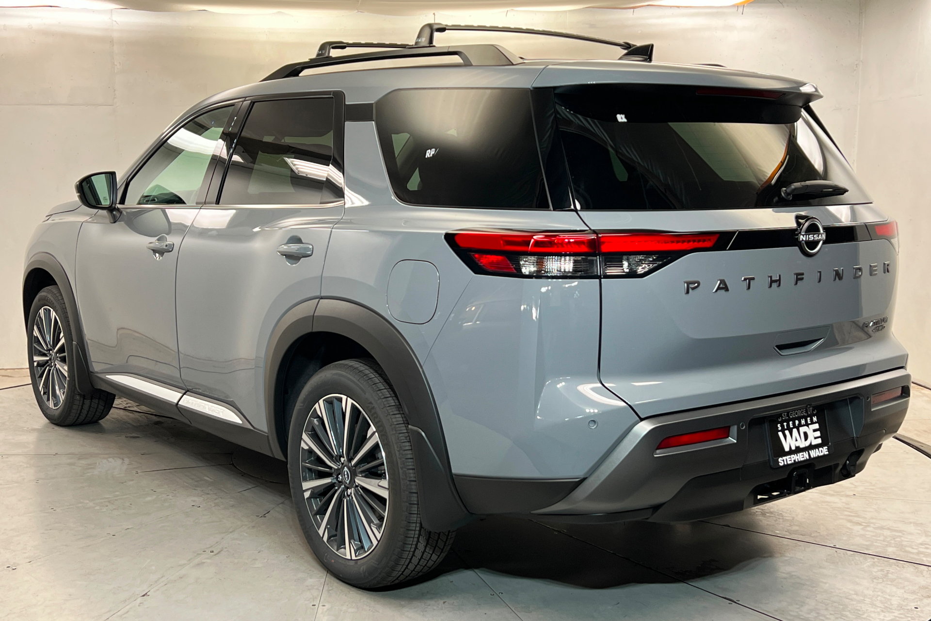 New 2026 Nissan Pathfinder Platinum w/ Cargo Package AWD/4WD image 3
