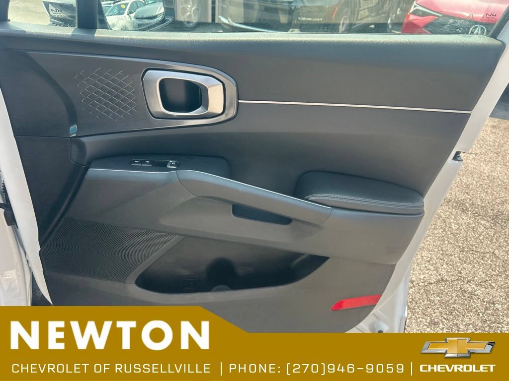 Used 2023 Kia Sorento LX FWD image 25