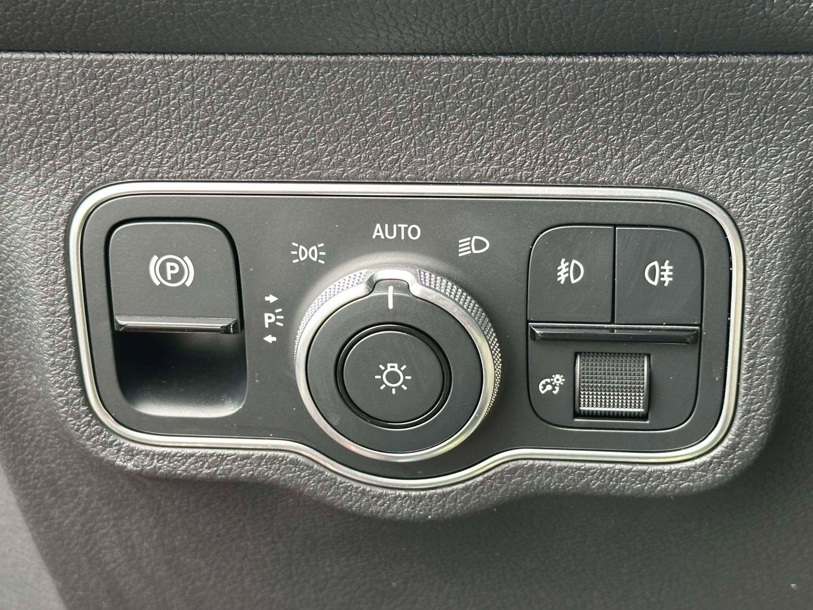 Certified 2022 Mercedes-Benz GLB 250 4MATIC image 19