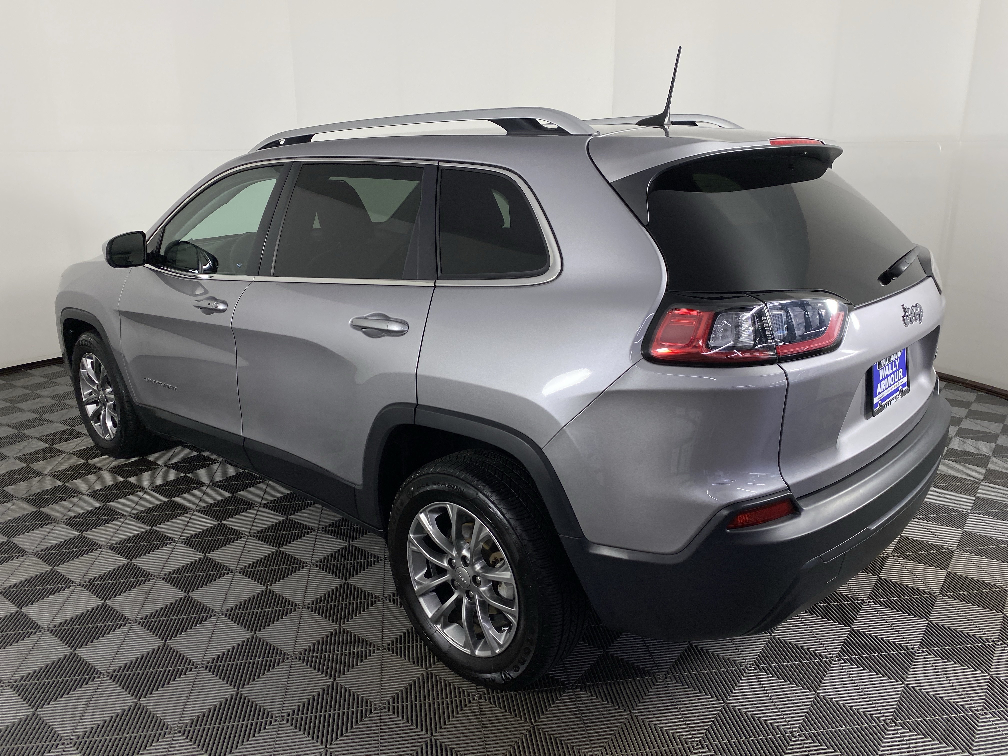 Used 2019 Jeep Cherokee Latitude Plus FWD image 8