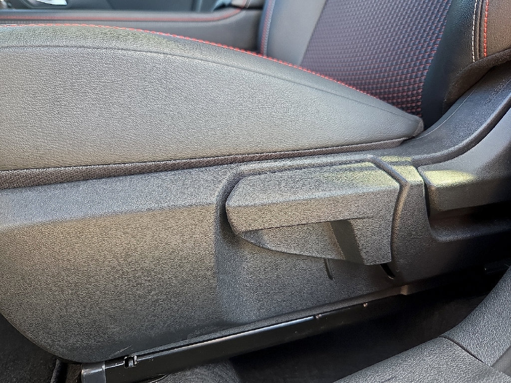 Used 2025 Nissan Kicks SR FWD image 14