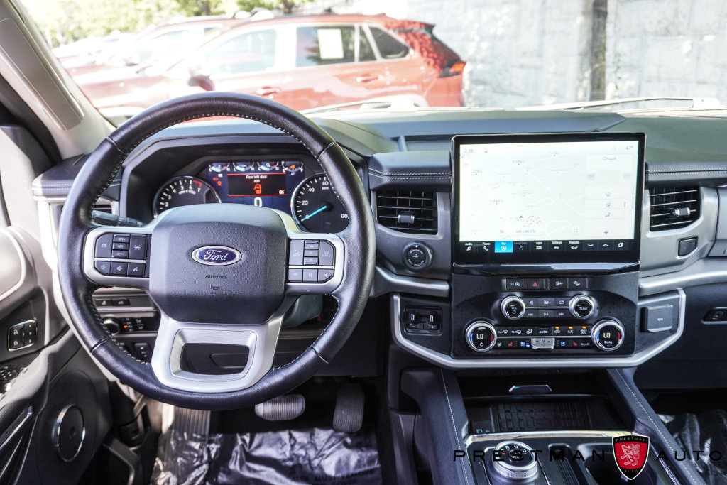 Used 2024 Ford Expedition XLT AWD/4WD image 2
