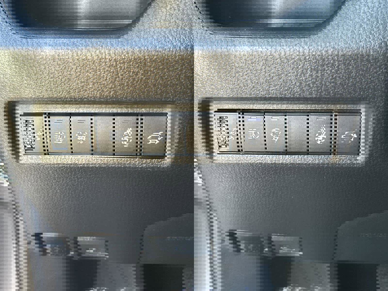 Used 2022 Toyota RAV4 XLE Premium image 29