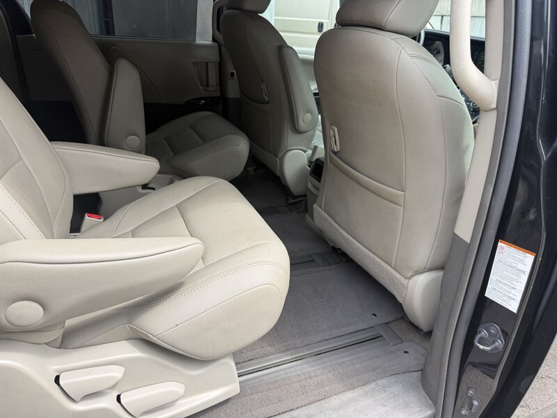 Used 2015 Toyota Sienna XLE w/ XLE Navigation Package AWD/4WD image 57