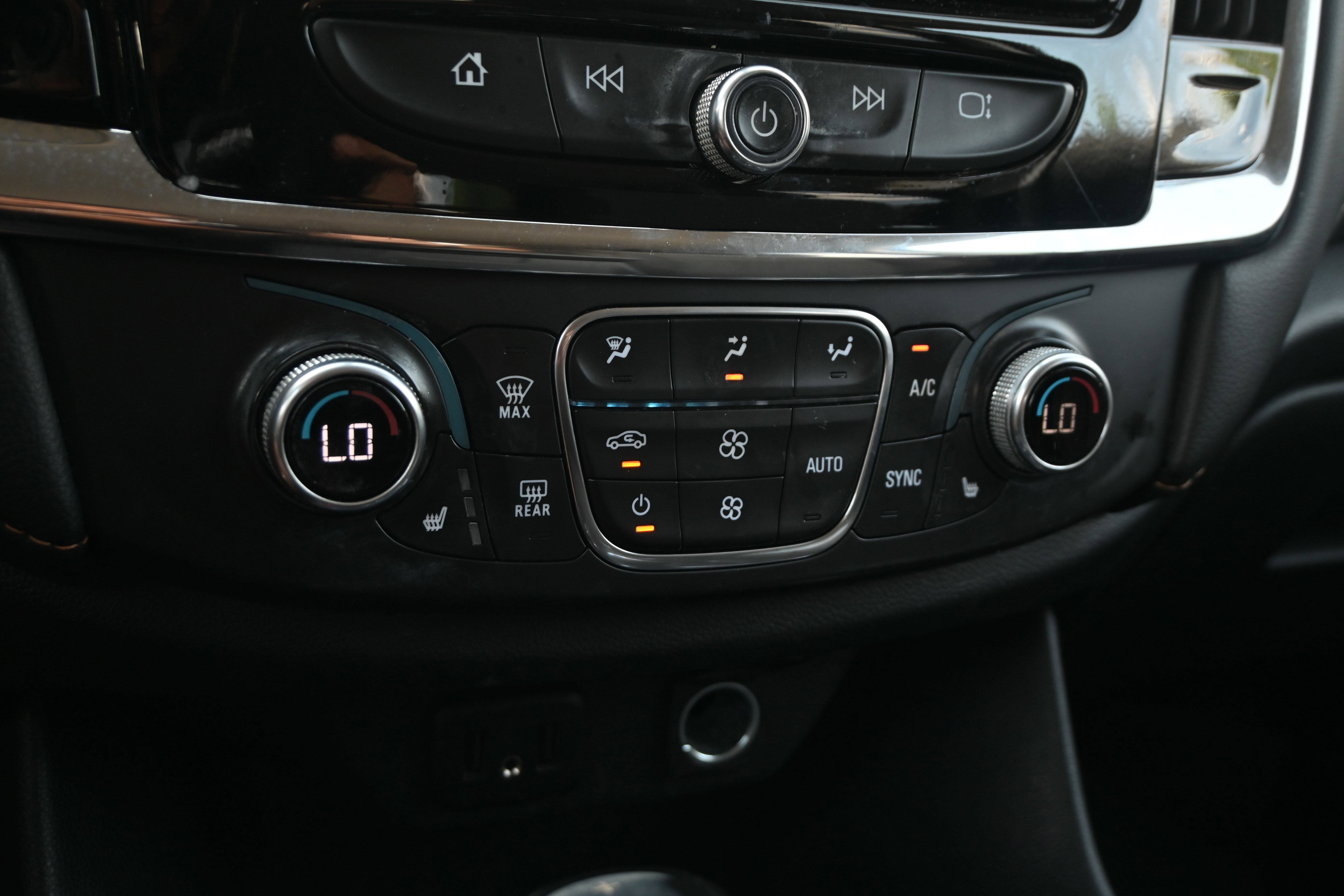 Used 2020 Chevrolet Traverse LT AWD/4WD image 16