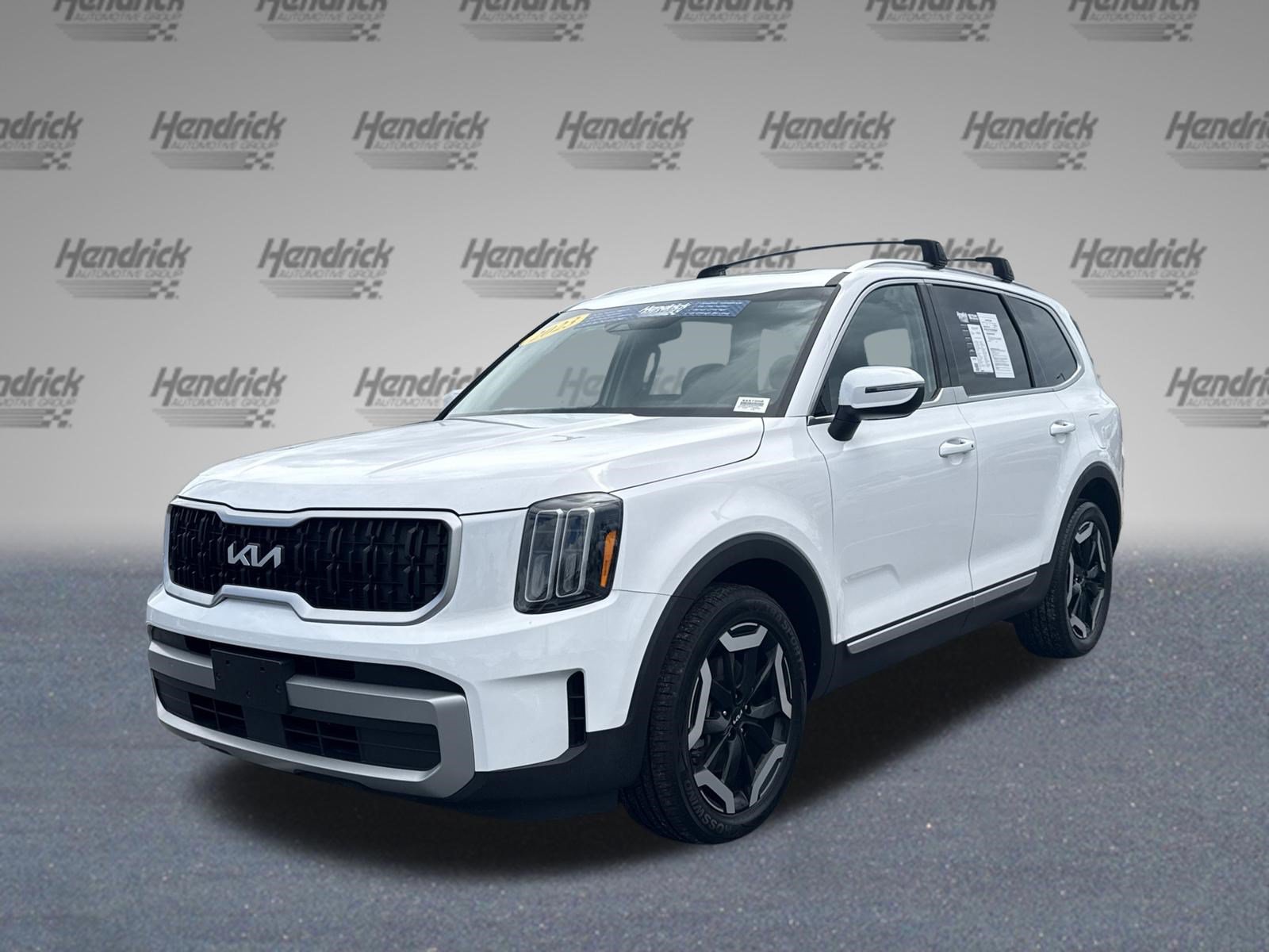 Used 2023 Kia Telluride EX w/ EX Captain's Chair Package AWD/4WD image 5