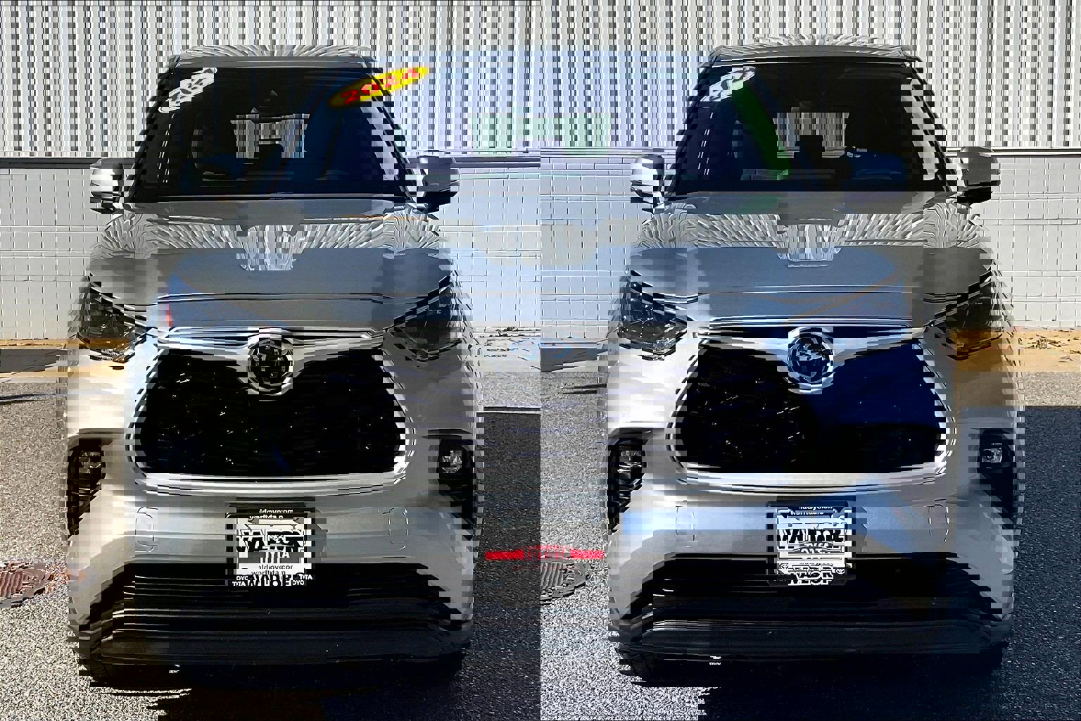 Used 2024 Toyota Highlander LE image 3