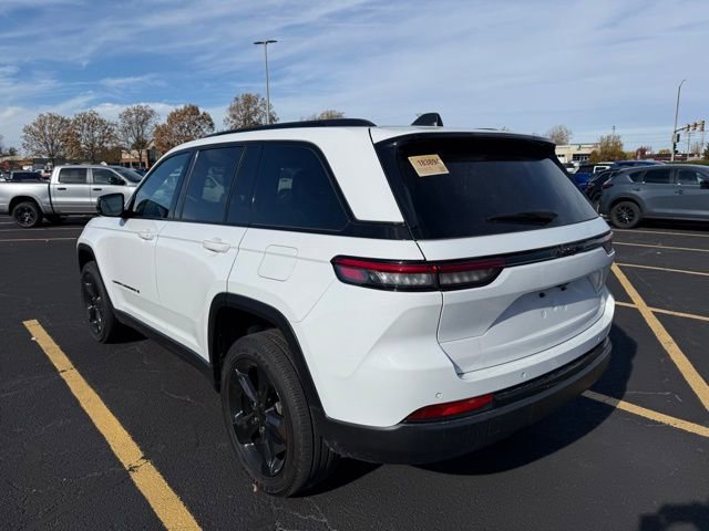 Used 2024 Jeep Grand Cherokee Altitude image 6