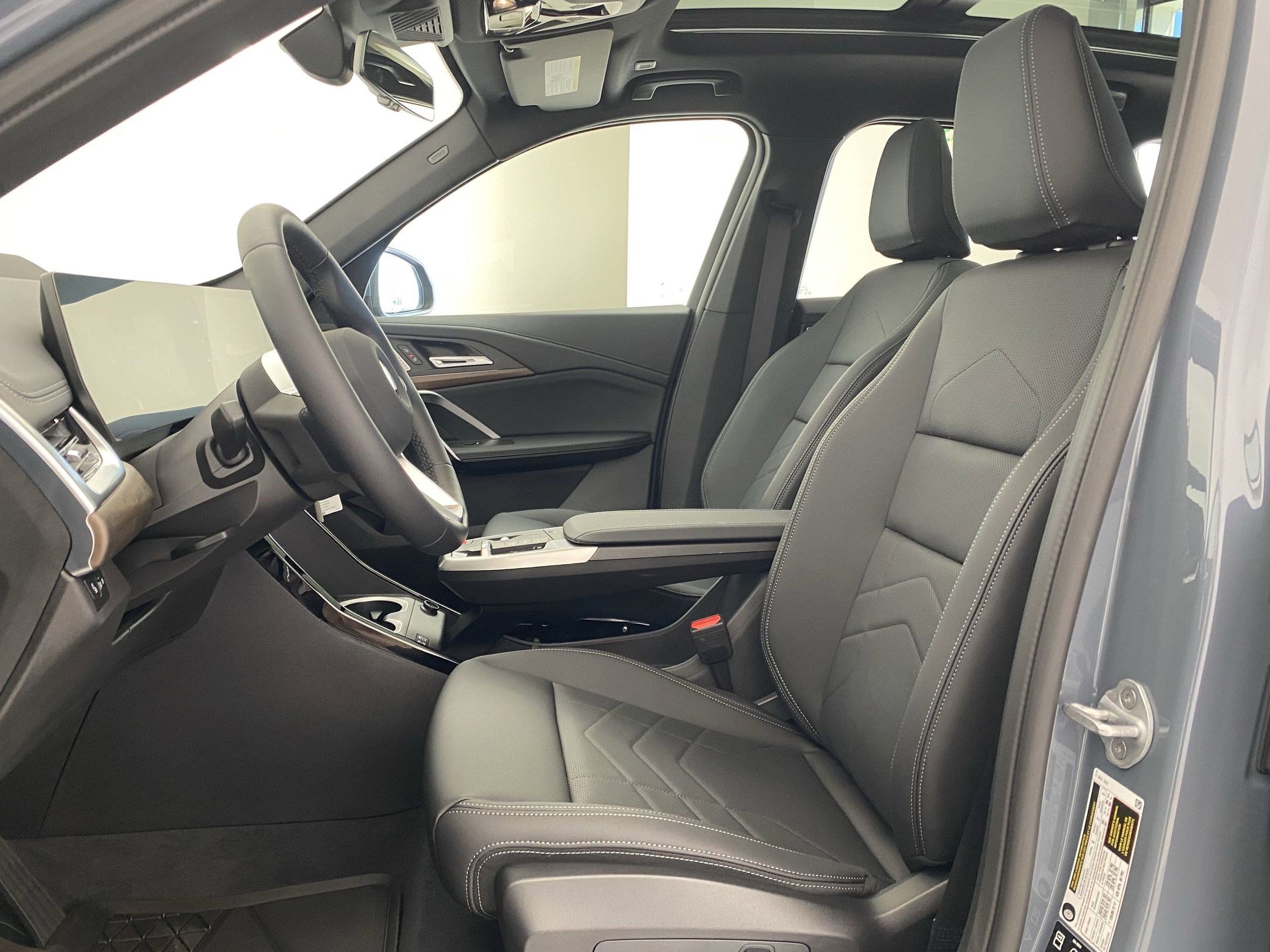 Used 2025 BMW X1 xDrive28i w/ Technology Package image 4