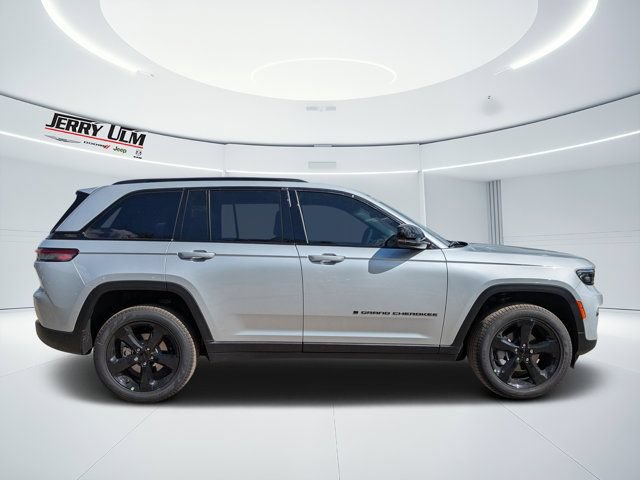 New 2025 Jeep Grand Cherokee Limited w/ Black Appearance Package RWD image 2