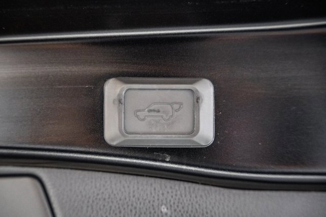 Used 2020 Toyota RAV4 XLE Premium image 9