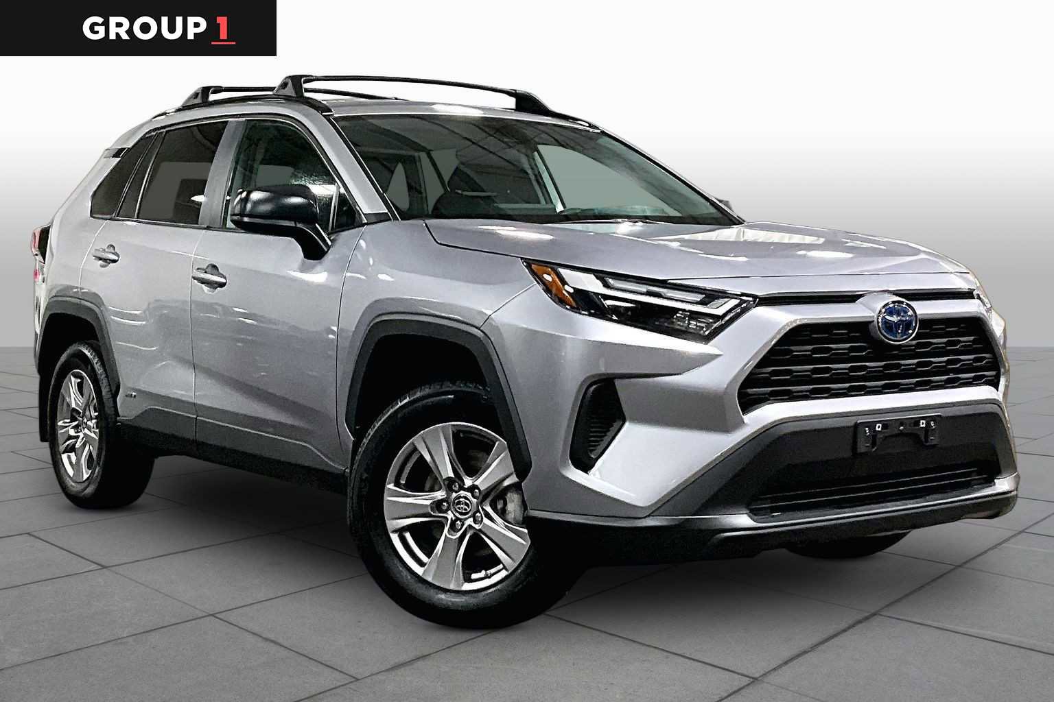 Used 2024 Toyota RAV4 LE AWD/4WD image 3