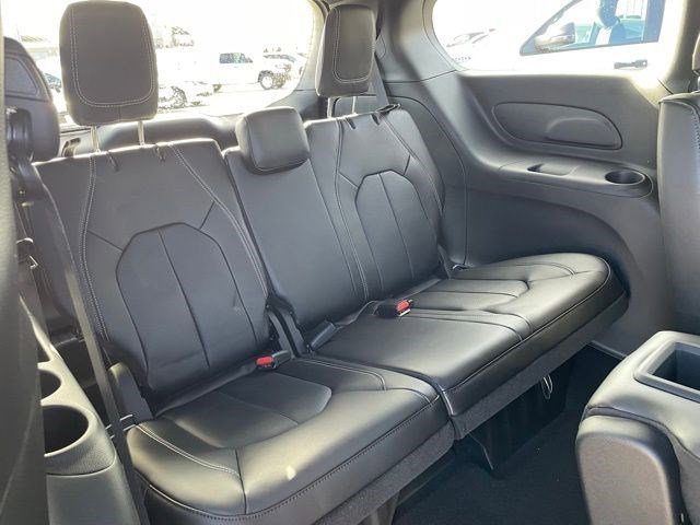 New 2026 Chrysler Pacifica Select w/ S Appearance Package image 12