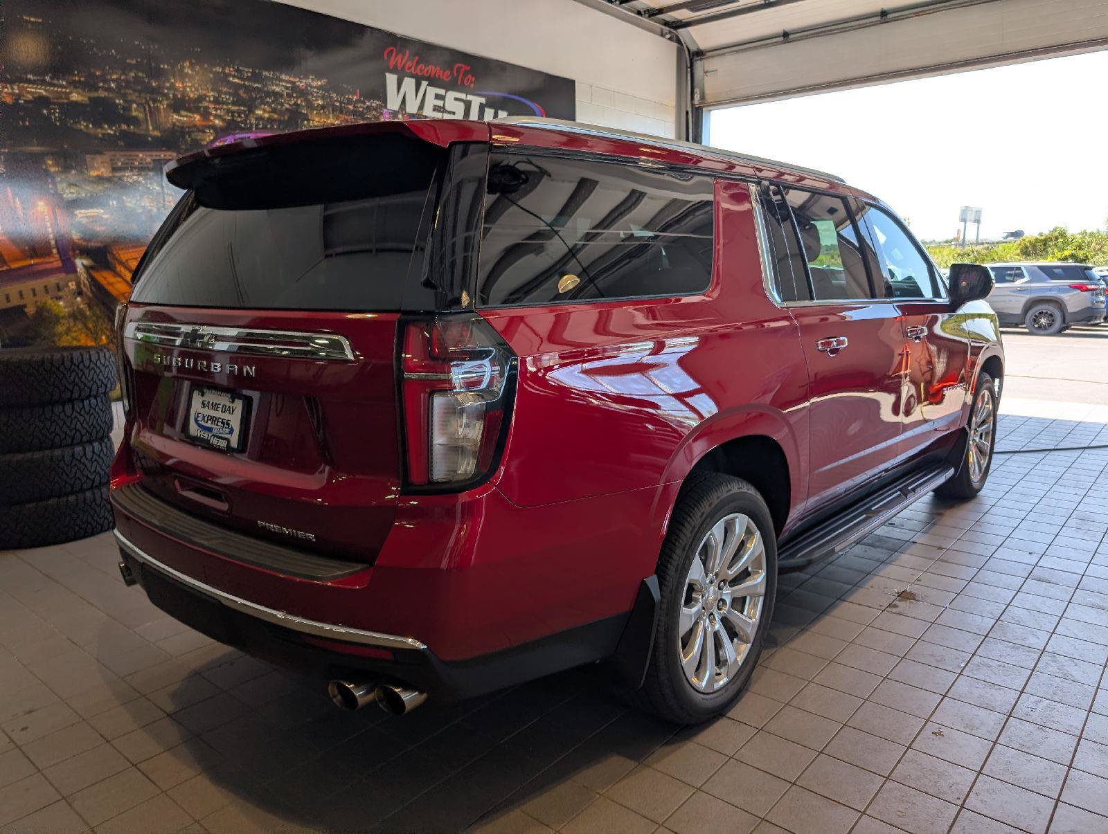 Used 2021 Chevrolet Suburban Premier AWD/4WD image 7