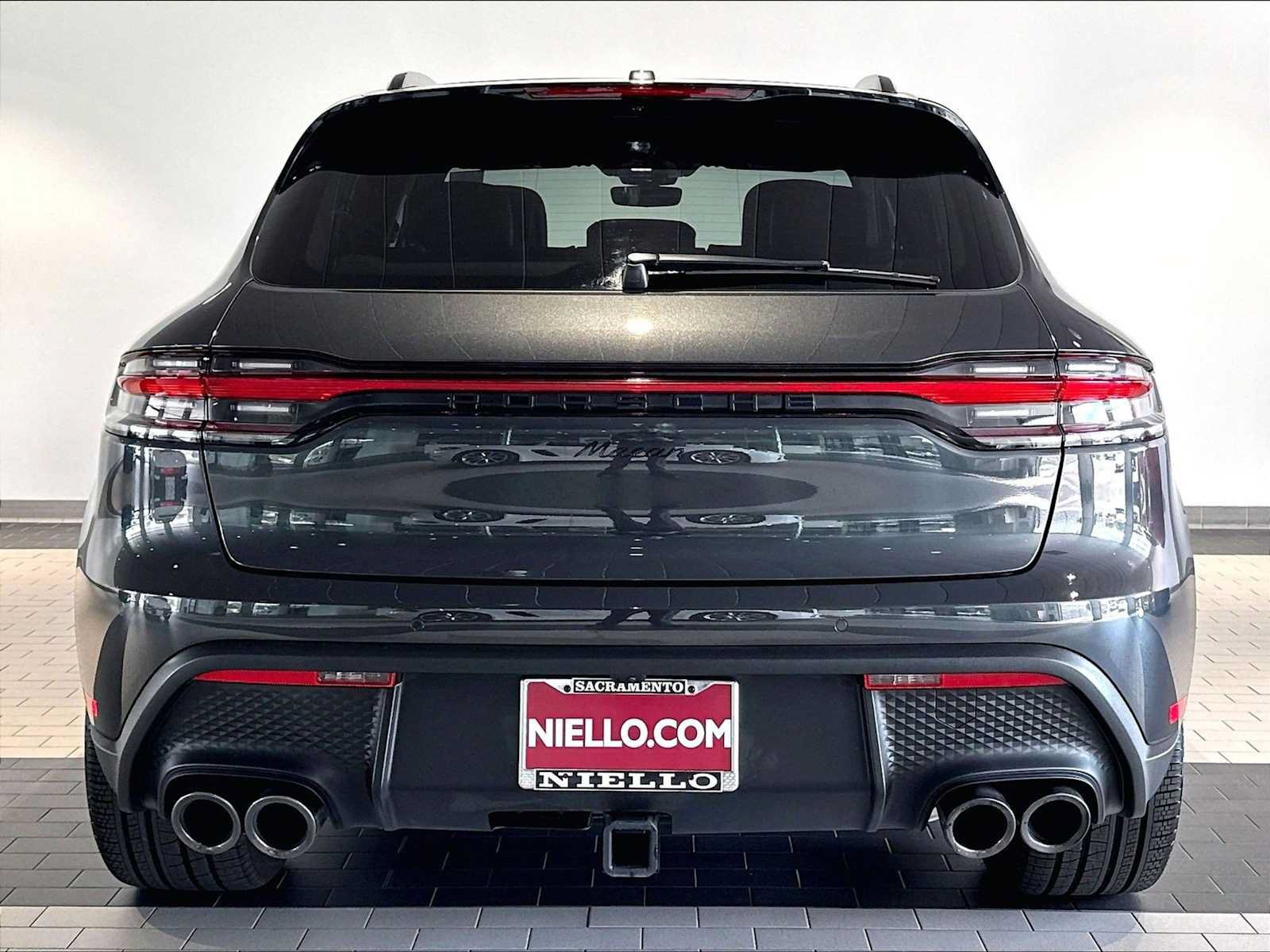 Used 2026 Porsche Macan AWD/4WD image 9
