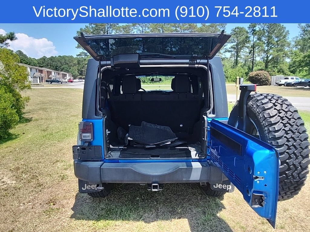 Used 2015 Jeep Wrangler Unlimited Rubicon w/ Max Tow Package AWD/4WD image 22