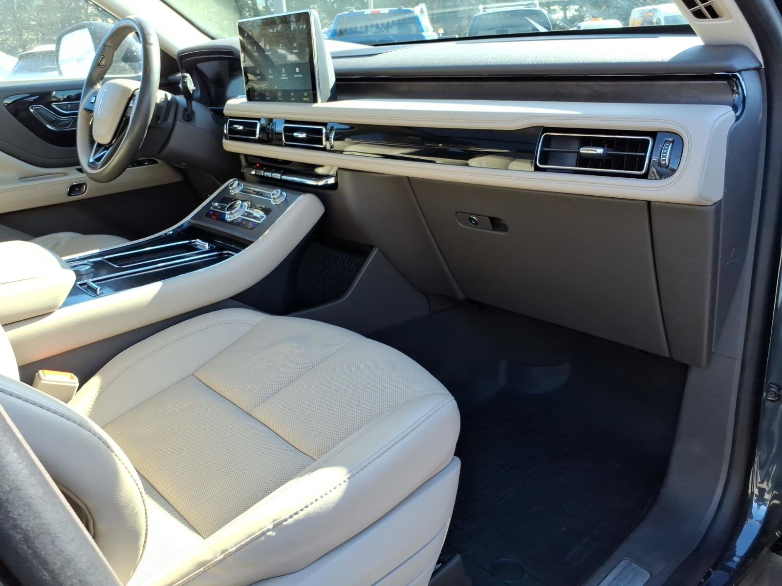 Used 2023 Lincoln Aviator Grand Touring w/ Elements Package Plus image 9