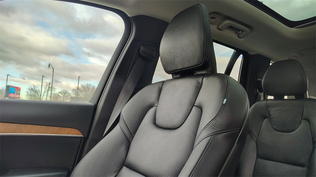 Certified 2024 Volvo XC90 T8 Plus w/ Protection Package Premier image 24