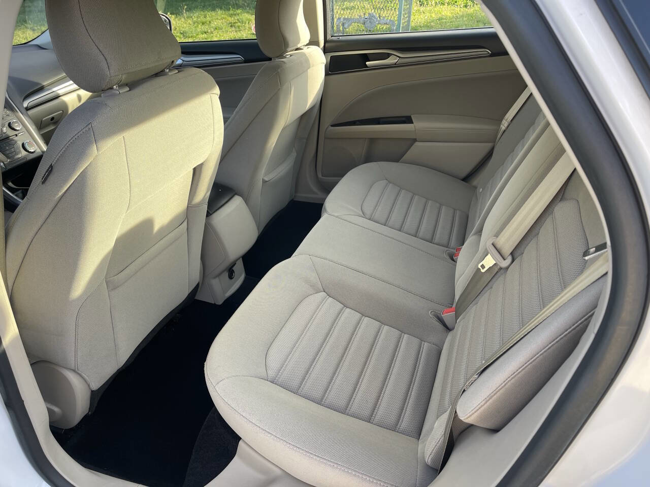 Used 2018 Ford Fusion SE image 13