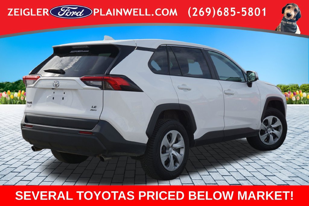 Used 2022 Toyota RAV4 LE AWD/4WD image 5