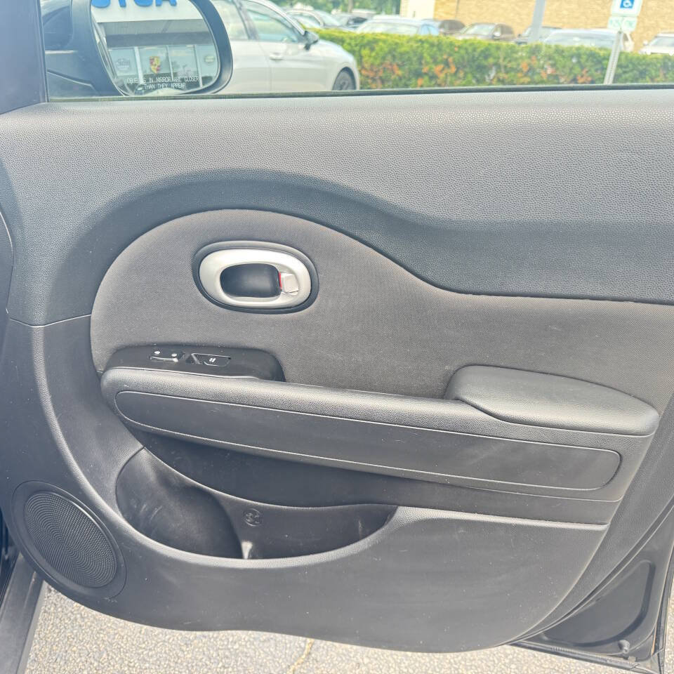 Used 2014 Kia Soul FWD image 34