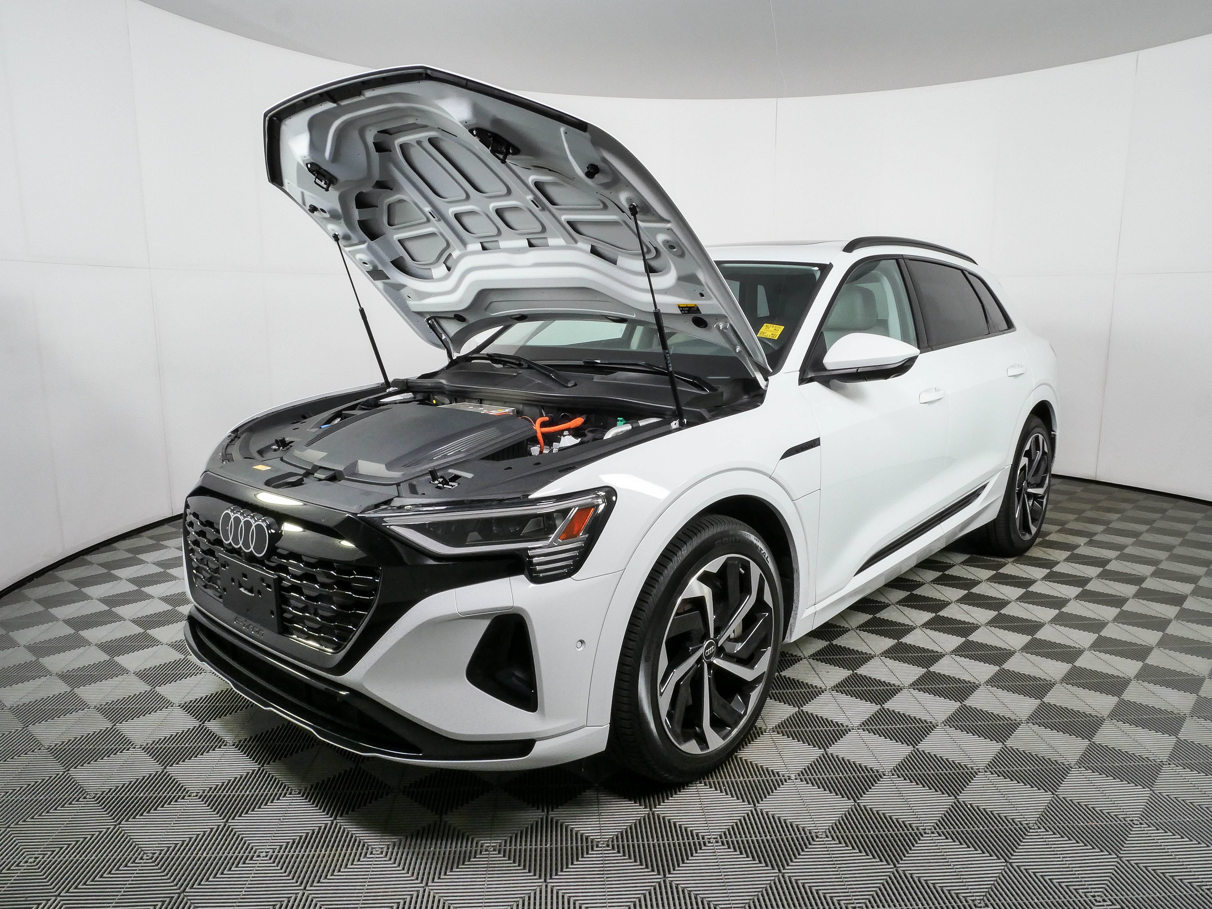 Certified 2024 Audi Q8 e-tron Prestige w/ Prestige Package AWD/4WD image 10