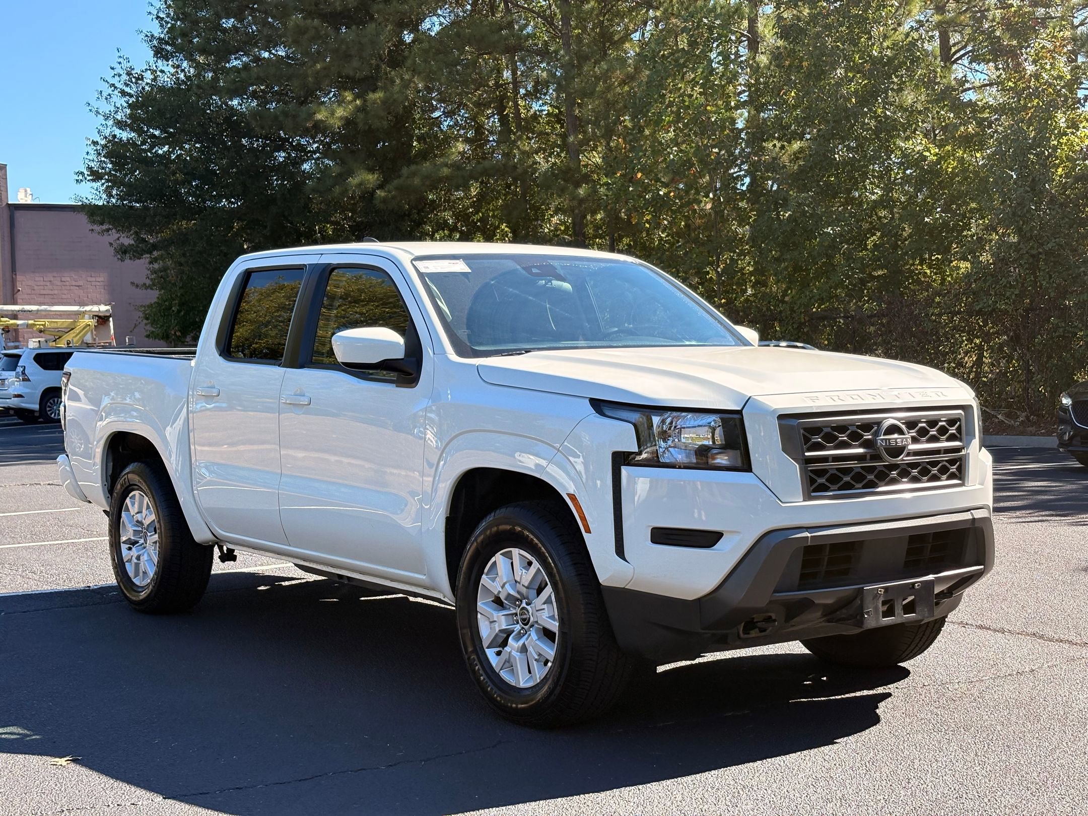 Used 2023 Nissan Frontier SV image 7
