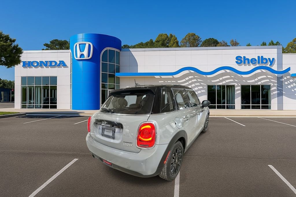 Used 2019 MINI Cooper 4-Door Hardtop image 8