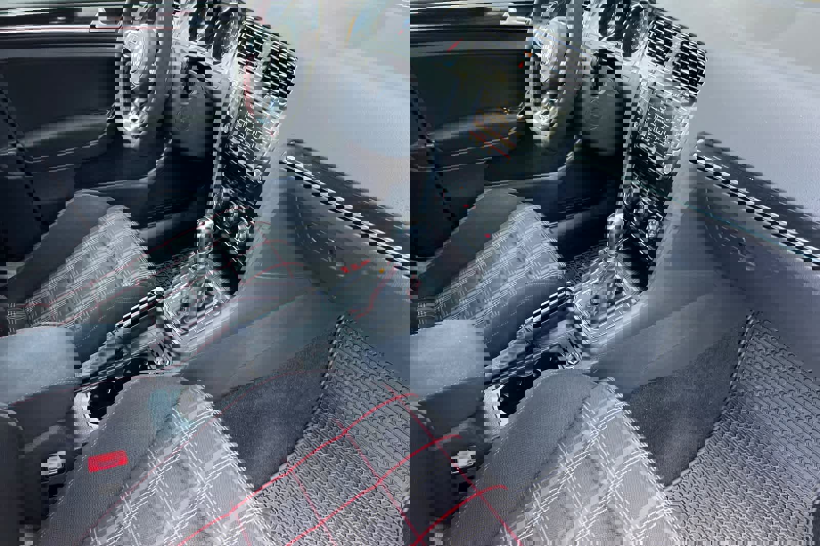 Used 2017 Volkswagen GTI Sport image 17