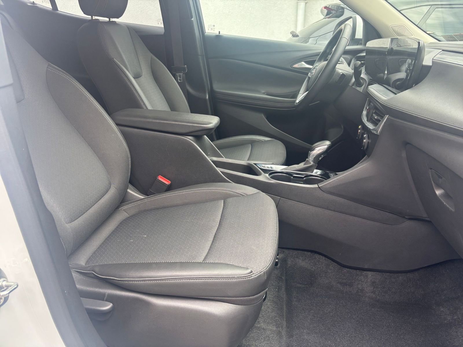 Used 2025 Buick Encore GX Preferred image 27