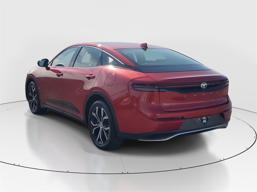 Used 2023 Toyota Crown Limited image 5